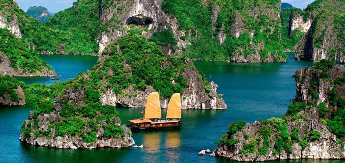 White Crown Hotel Ha Long Exteriör bild